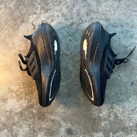 Adidas Ultraboost 22 Triple Black Running Shoes Women's 8.5 (Men's 7) GX5587 - Picture 2 of 10